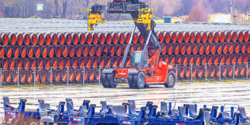 Планета в проводах