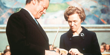 Планета в проводах