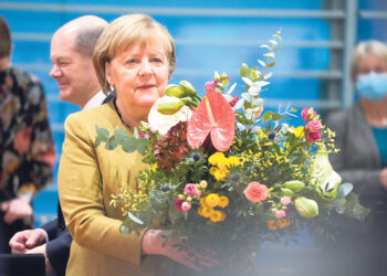 Вместо красок – бактерии