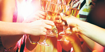 Давайте радоваться жизни, праздновать каждый новый день!