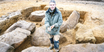 Планета в проводах
