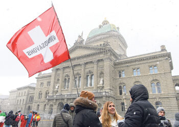 Вместо красок – бактерии