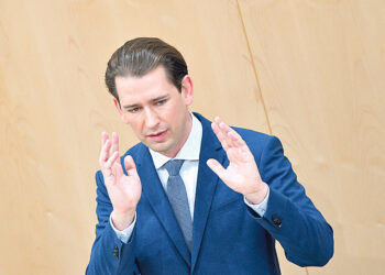 Планета в проводах