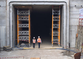 Планета в проводах