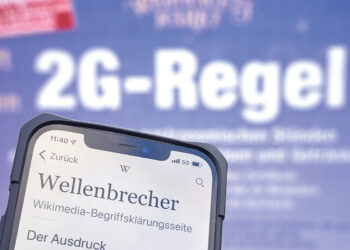 Планета в проводах