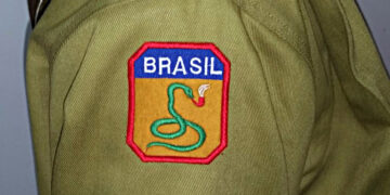 Умеет ли  змея курить?