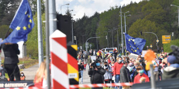 ВОЗ рекомендует открыть границы