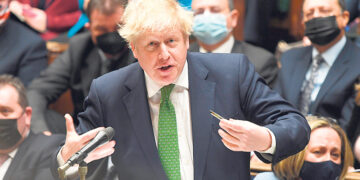 Джонсона обвиняют в шантаже