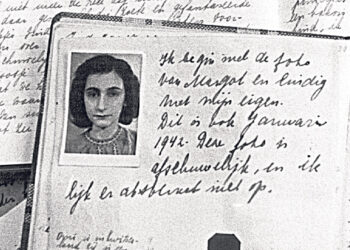 Кто предал Анну Франк?