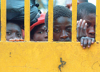 Сытое брюхо к лептину глухо