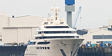 ТЬФУ НА ТЕБЯ, УСМАНОВСКИЙ КОРАБЛЬ!