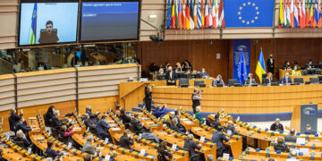 ВОЙНА СТАНОВИТСЯ НАРОДНОЙ  И ТОТАЛЬНОЙ