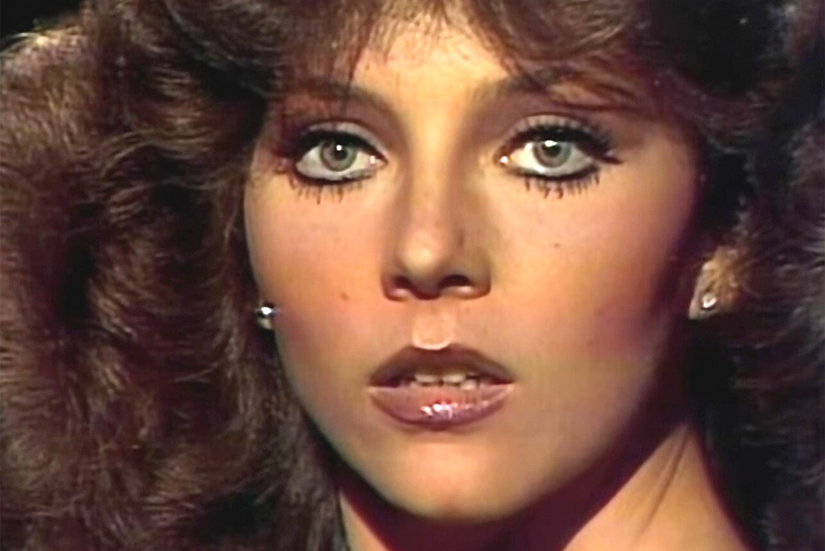 Екі тесікте тұрған порно