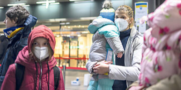 «Если есть возможность – уезжайте,  спасайте своих детей».  Истории украинских беженцев