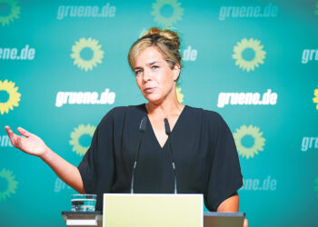 В схватке Чёрных  и Красных  побеждают Зелёные