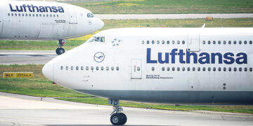 Lufthansa отменяет около 900 рейсов