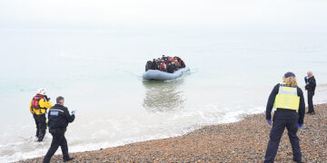 Лондон будет высылать нелегальных мигрантов в Африку