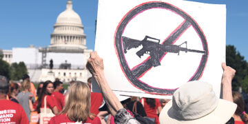 Конгрессмены проголосовали за ужесточение оборота оружия