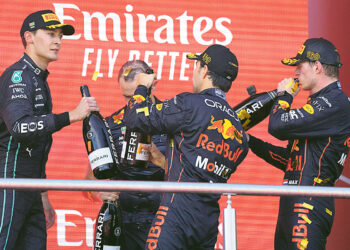 «Ред Булл» увеличивает отрыв