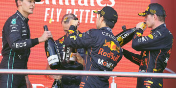 «Ред Булл» увеличивает отрыв