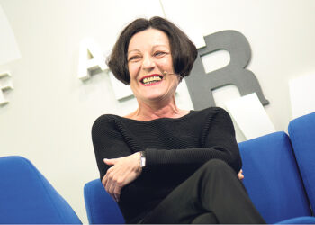 Нобелиатку наградили «за заслуги»