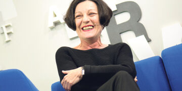 Нобелиатку наградили «за заслуги»