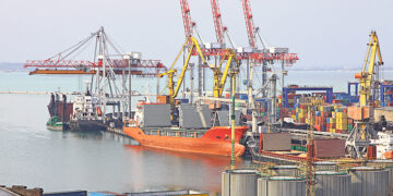 ЕС изучает возможность  разблокировки украинских портов