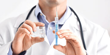 Вакцина против обычной оспы эффективна и против обезьяньей