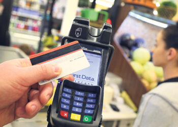 Проблемы с безналичной оплатой по всей стране