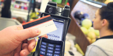 Проблемы с безналичной оплатой по всей стране