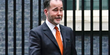 Члена парламента обвиняют в ненадлежащем поведении