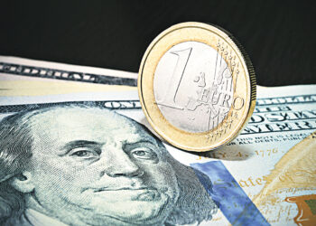 Почему евро упал в цене