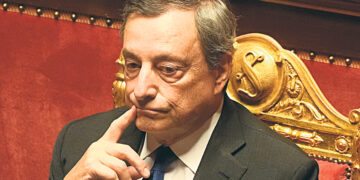 Премьер-министр Марио Драги добился отставки