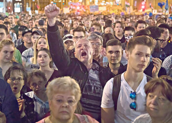 Жители Венгрии протестуют против повышения налогов