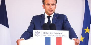 Макрон отменил сбор на общественно-правовые СМИ