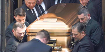 Из-за налогов Трамп похоронил бывшую жену на гольф-поле