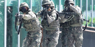 У северокорейских берегов союзники начали учения