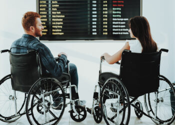 Пассажиры Хитроу  притворяются инвалидами