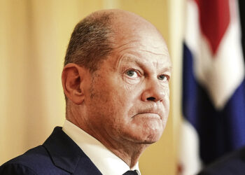 Шольц даёт показания по делу банковской аферы