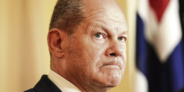 Шольц даёт показания по делу банковской аферы