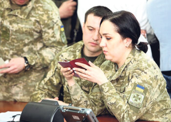 «Наши дети повзрослели за миг».  Почему идут воевать мамы из Харькова