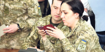 «Наши дети повзрослели за миг». Почему идут воевать мамы из Харькова