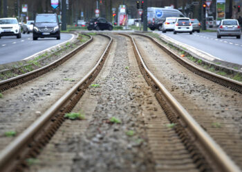 Новые низкопольные трамваи поедут через год