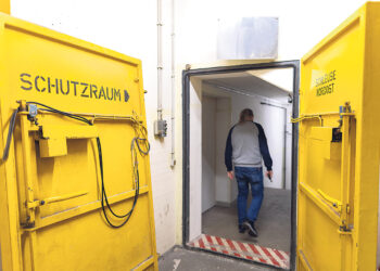 ФРГ вспоминает о бомбоубежищах