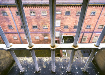 Прокуроры и судьи  добровольно отправились в тюрьму