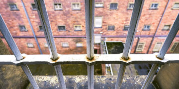 Прокуроры и судьи добровольно отправились в тюрьму