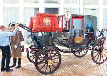 В ландо моторном, в ландо шикарном