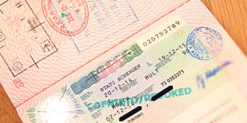 Россиянам усложнили процедуру получения виз