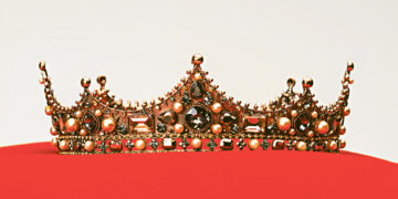 Зачем нужны короли и королевы