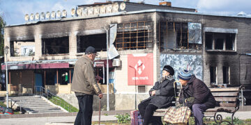 «Мы прятали украинские флаги»